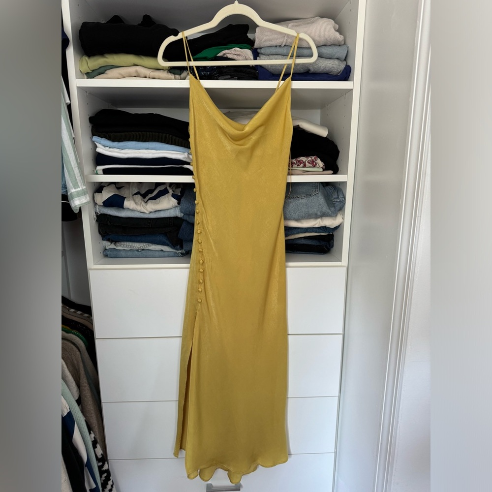 zara dress. size small. never worn. midi length.